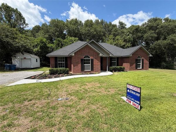 105 E Foggle Street, Athens, TX 75751