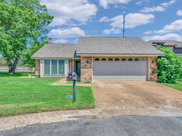 56 Sugar Creek Place , Woodway, TX 76712