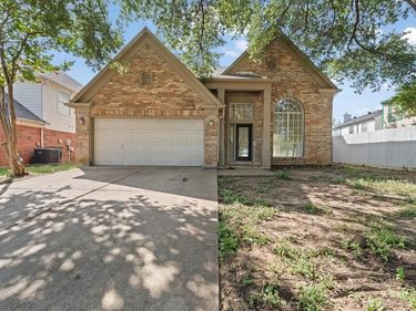 8005 Cloverglen Lane, Fort Worth, TX 76123