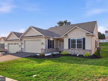 620 BLUFF STONE DRIVE, Unit 11, YORK, PA 17402