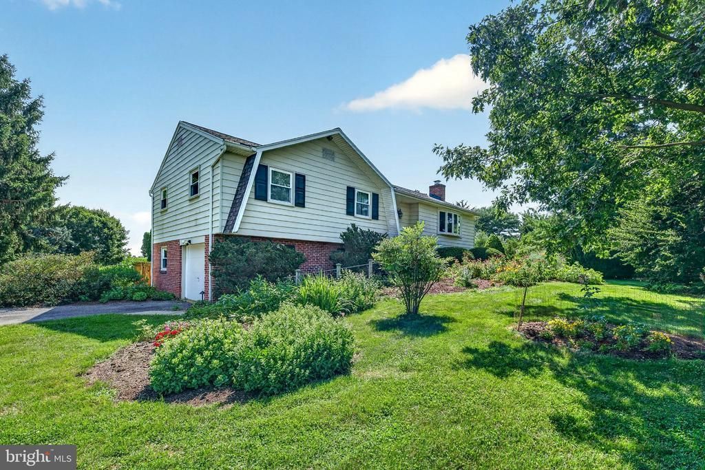 1277 S COLEBROOK ROAD, MANHEIM, PA 17545