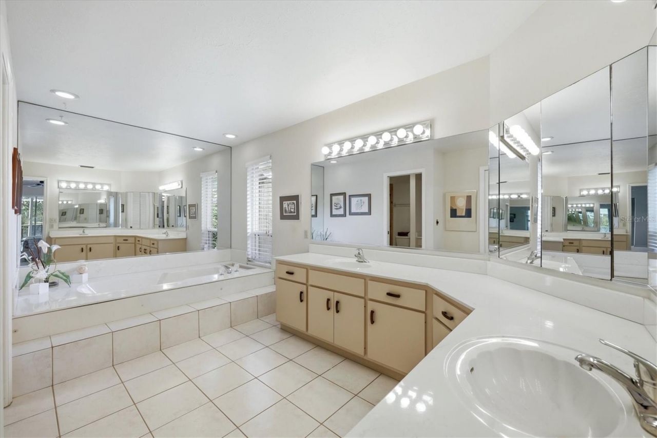 5511 Country Lakes Trail, Sarasota, FL 34243 Photo