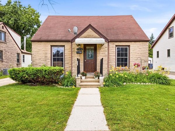 724 STATE STREET, Menasha, WI 54952