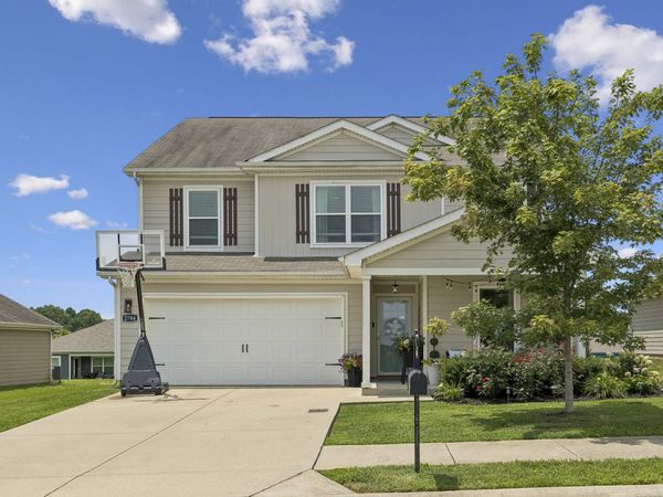 2704 Swarm Ct, Columbia, TN 38401