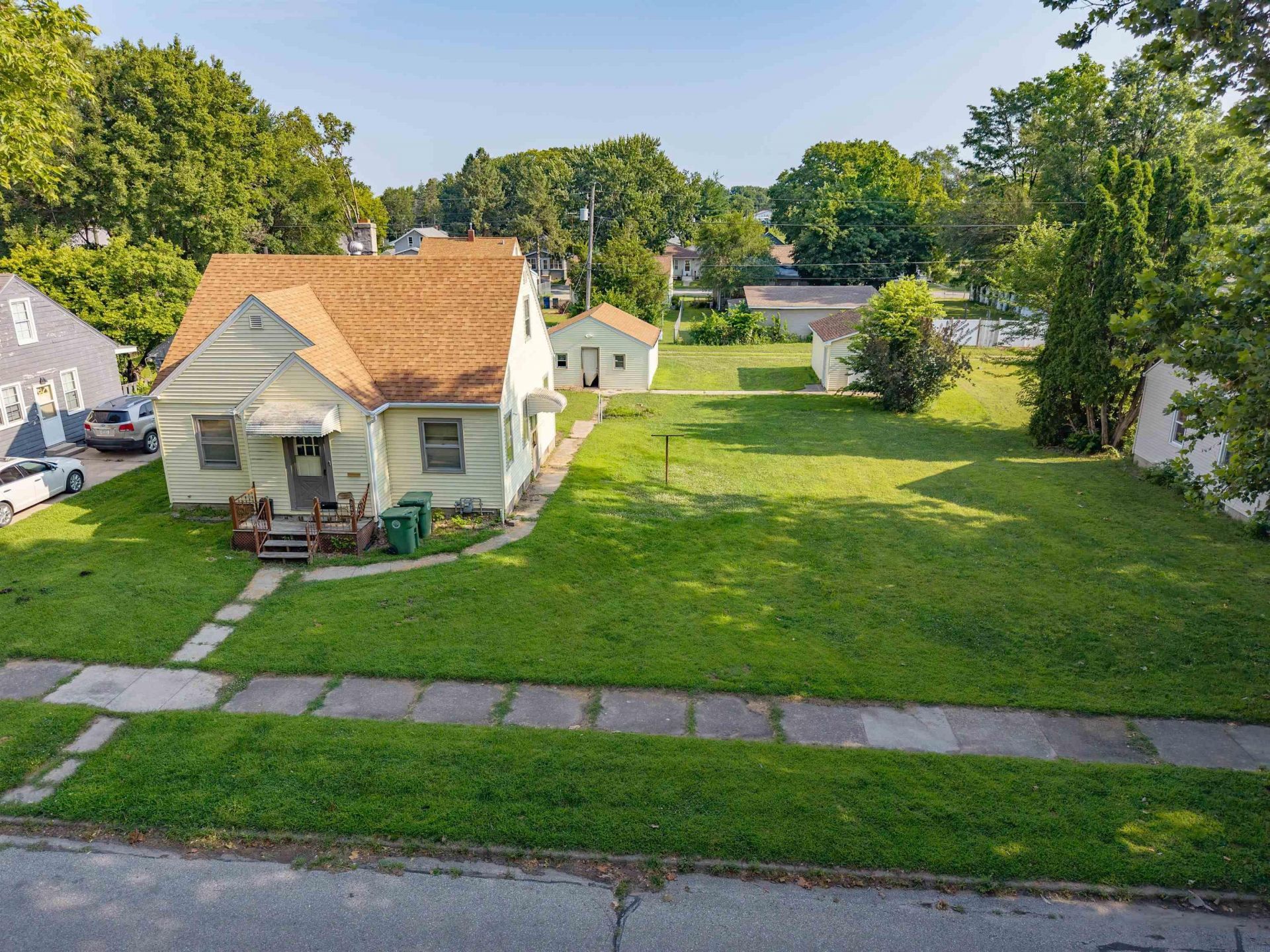 842 Kern Street, Waterloo, IA 50703 Main Photo