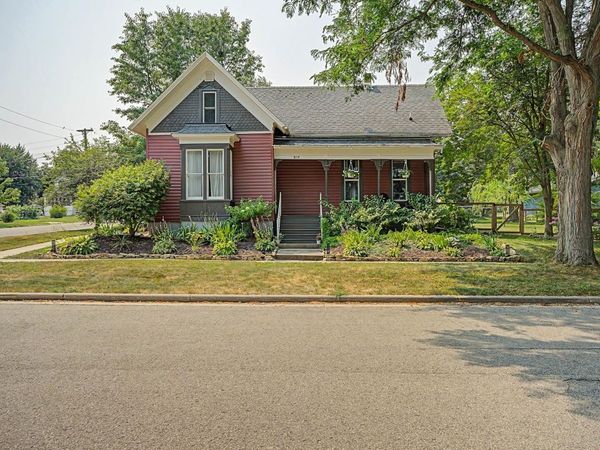 819 1st Street, New Glarus, WI 53574