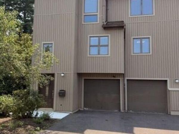 611 Old Meadows Avenue, Dallas, PA 18612