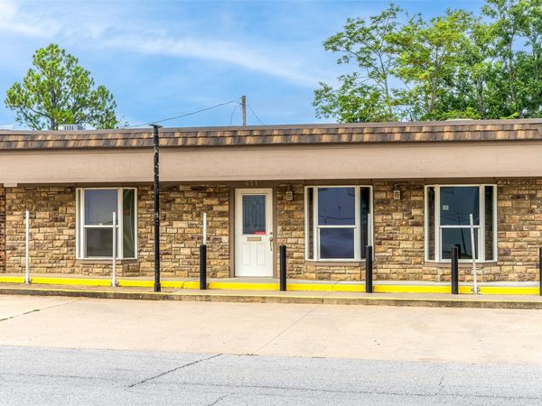 411 W 1st Street , Claremore, OK 74017
