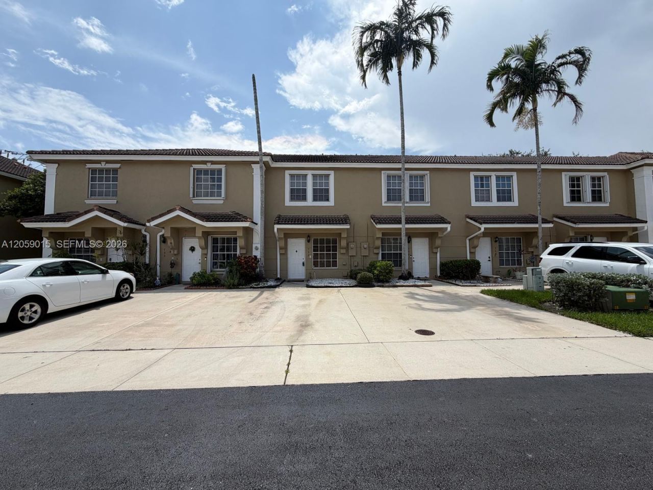752 SW 122nd Ter, Pembroke Pines, FL 33025 Photo
