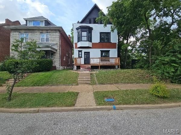 5161 Maple Avenue , St Louis, MO 63113