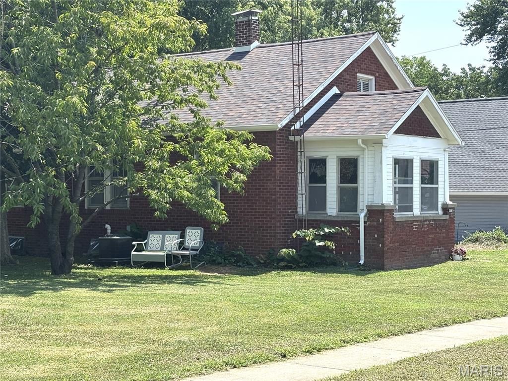 222 N Locust Street , Greenville, IL 62246 Main Photo