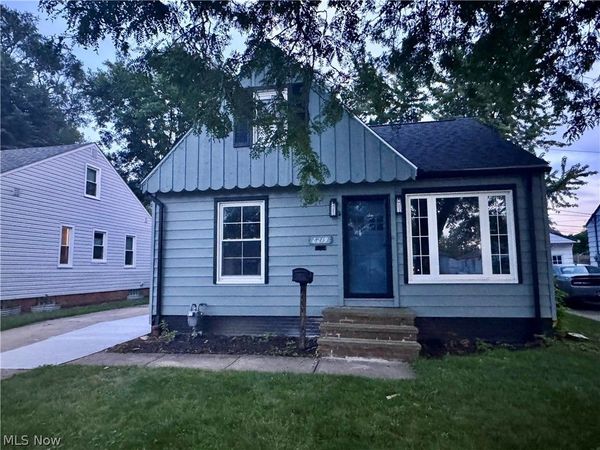 8219 Wainstead Drive, Parma, OH 44129
