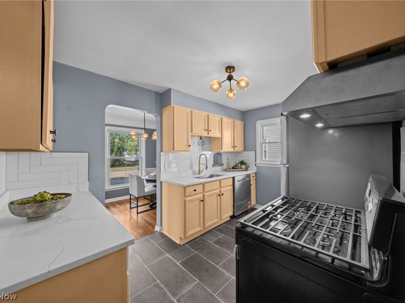 8219 Wainstead Drive, Parma, OH 44129 Photo 7