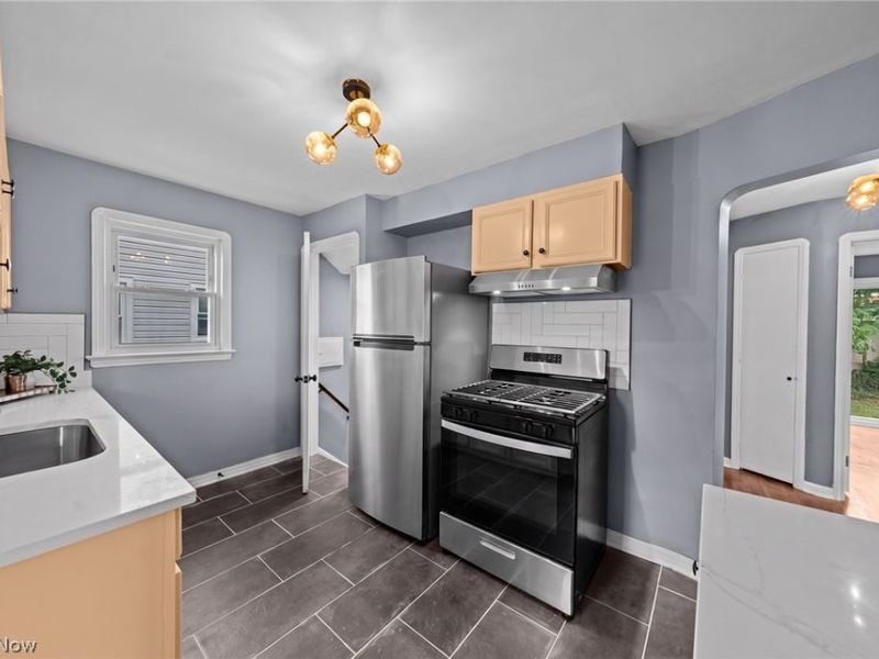 8219 Wainstead Drive, Parma, OH 44129 Photo 8