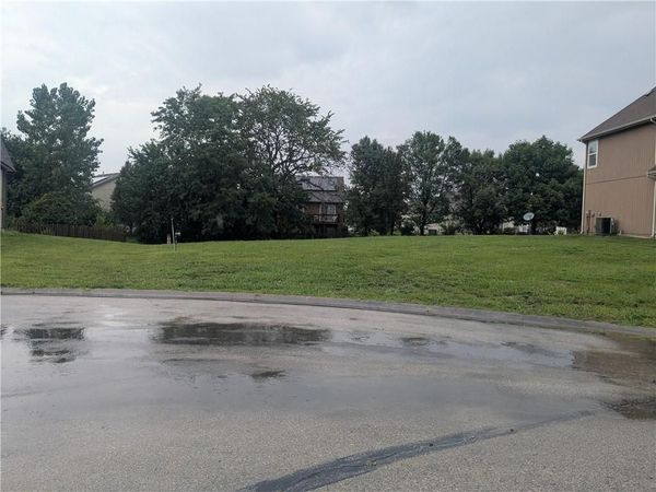 1249 SW Nagona Lane, Lee's Summit, MO 64082