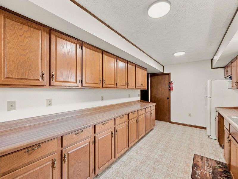 7827 Duvall Road, Ashville, OH 43103 Photo 11