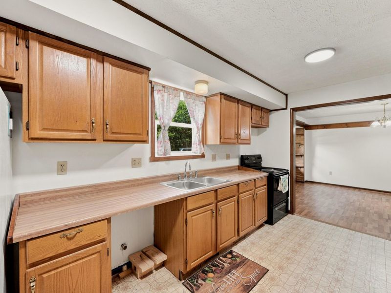 7827 Duvall Road, Ashville, OH 43103 Photo 8