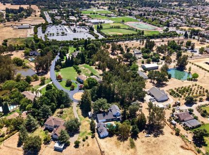 9430 Maris Ln, Elk Grove, CA 95624 Photo
