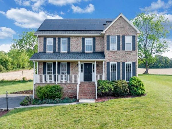 692 Brookfield LN, Roanoke, VA 24012
