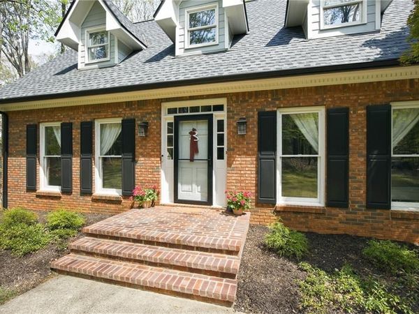 502 Riverview Court , Woodstock, GA 30188