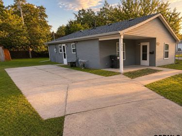 3725 Erkskine Street, Omaha, NE 68111
