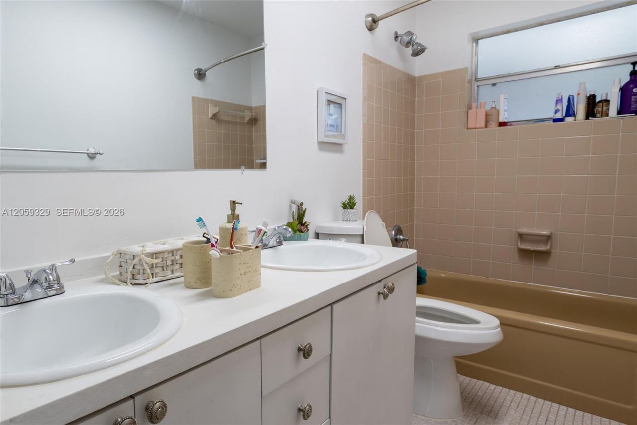 7940 NW 9th St, Unit 7940, Margate, FL 33063 Photo