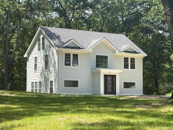 18 Laurel Road, South Salem, NY 10590