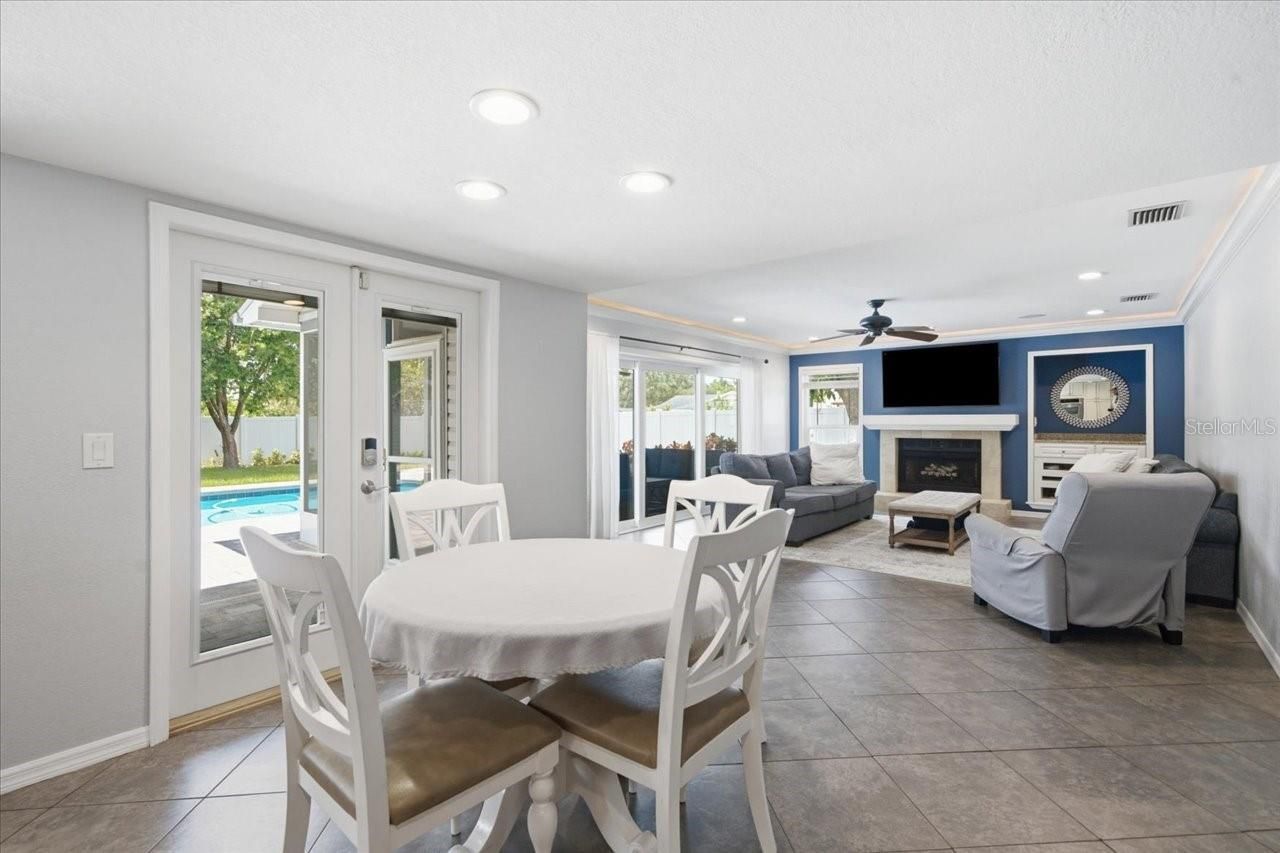 13101 Burnes Lake Drive, Tampa, FL 33612 Photo