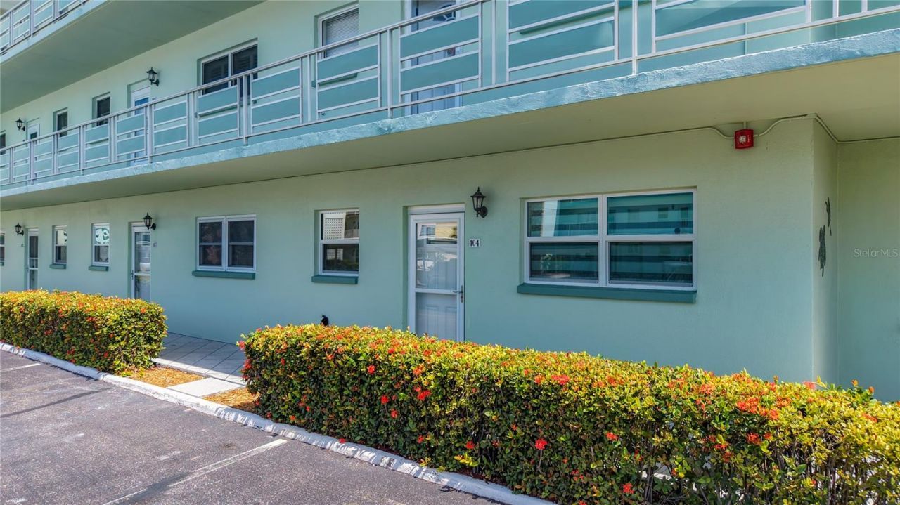 5935 30th Avenue S, Unit 104, Gulfport, FL 33707 Main Photo