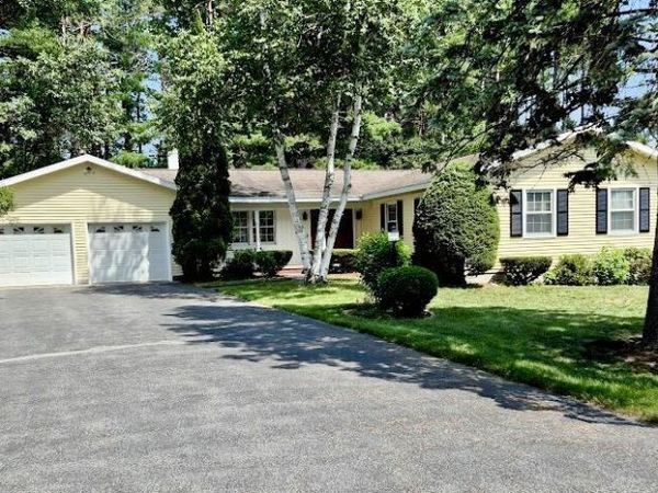 10 Helen Drive, Queensbury, NY 12804