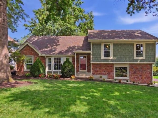7500 W 98th Terrace, Overland Park, KS 66212