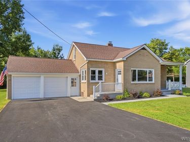 5189 Lake Avenue , Orchard Park, NY 14127
