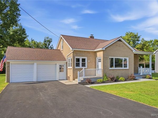 5189 Lake Avenue , Orchard Park, NY 14127