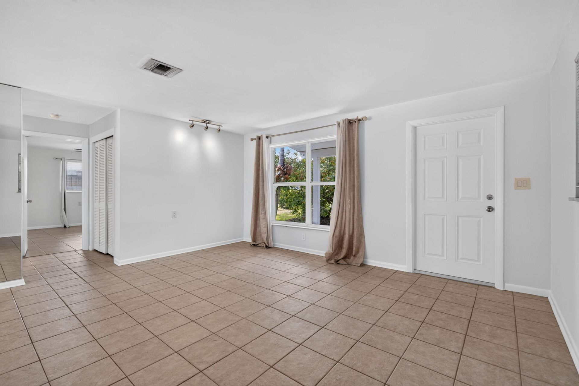 101 E Beverly Road E, Jupiter, FL 33469 Photo