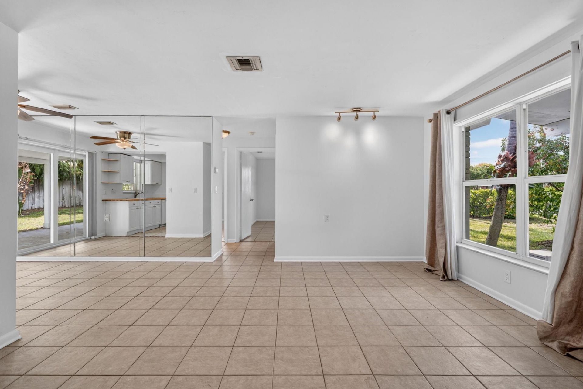 101 E Beverly Road E, Jupiter, FL 33469 Photo