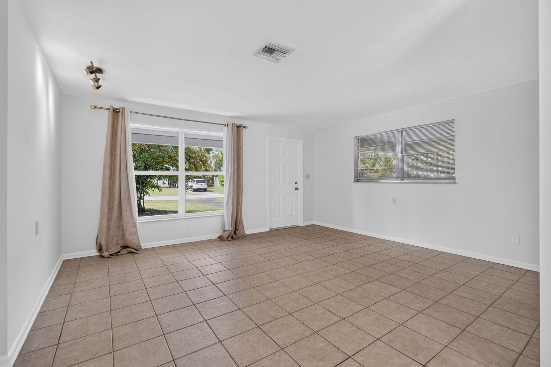 101 E Beverly Road E, Jupiter, FL 33469 Photo