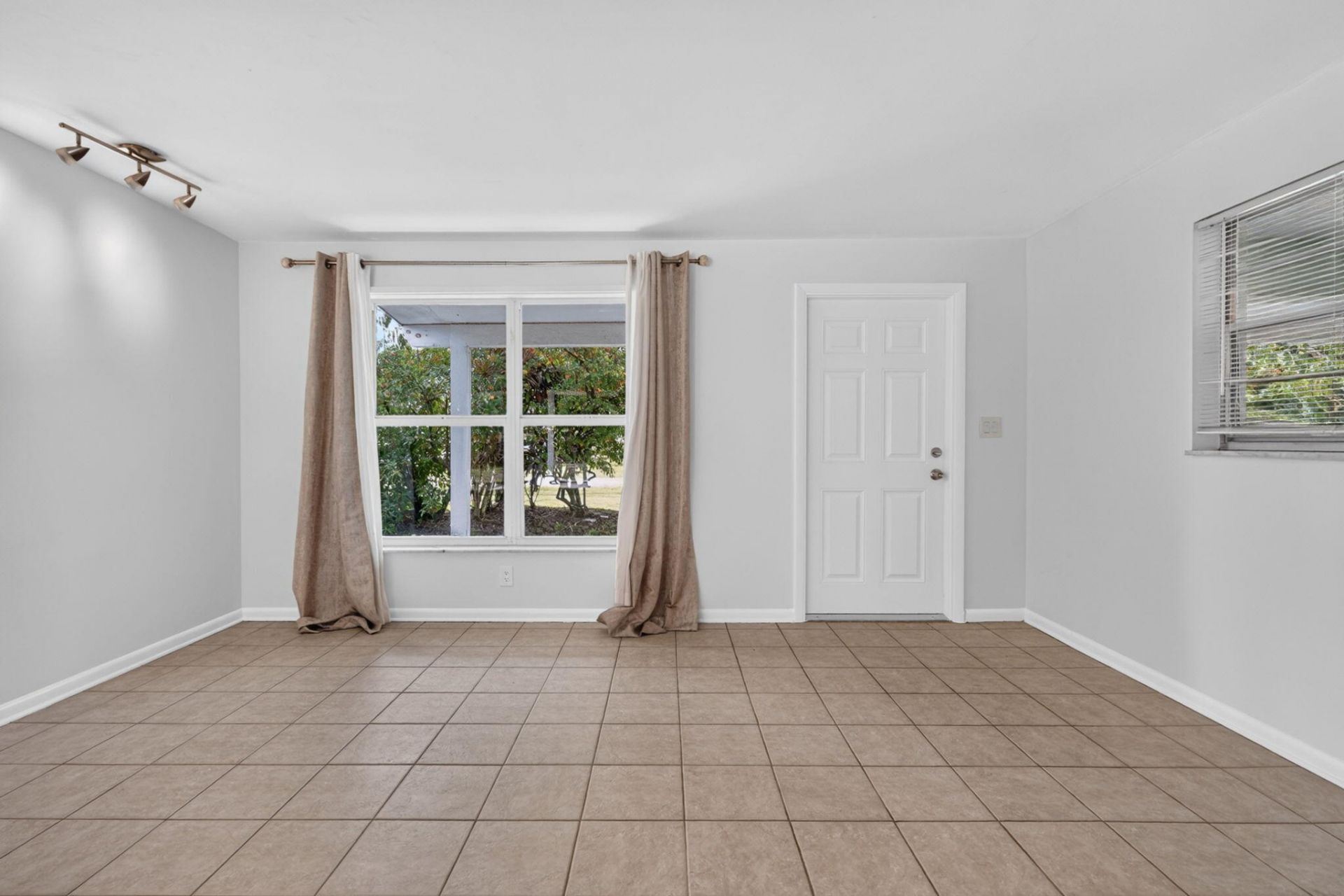 101 E Beverly Road E, Jupiter, FL 33469 Photo