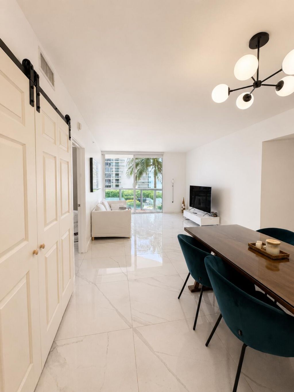 6365 Collins Avenue, Unit 811, Miami Beach, FL 33141 Photo