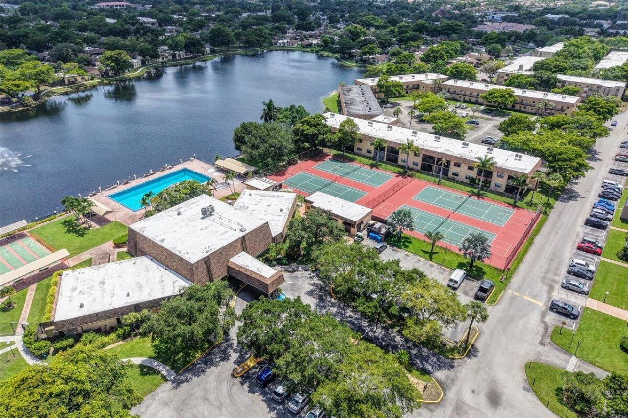 412 Briarwood Circle, Hollywood, FL 33024 Photo