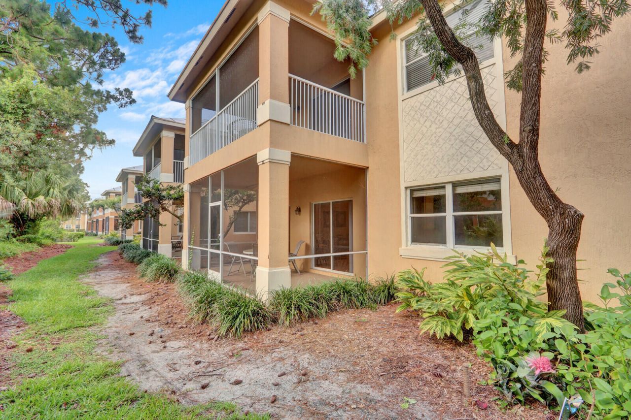 8319 Mulligan Circle, Port Saint Lucie, FL 34986 Photo