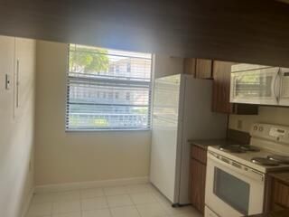 3640 Whitehall Drive, Unit 206, West Palm Beach, FL 33401 Photo
