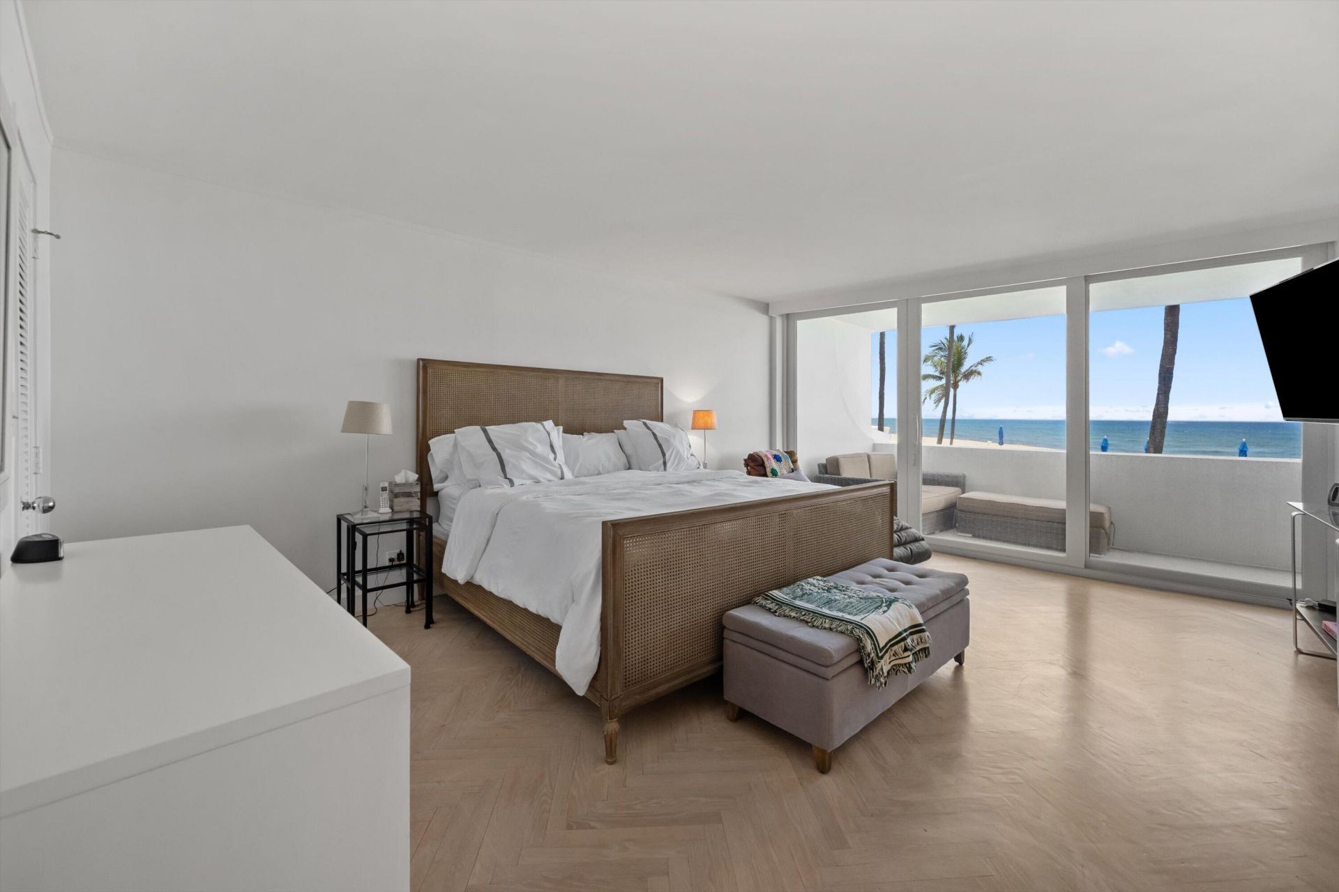 100 Sunrise Avenue, Unit 212, Palm Beach, FL 33480 Photo
