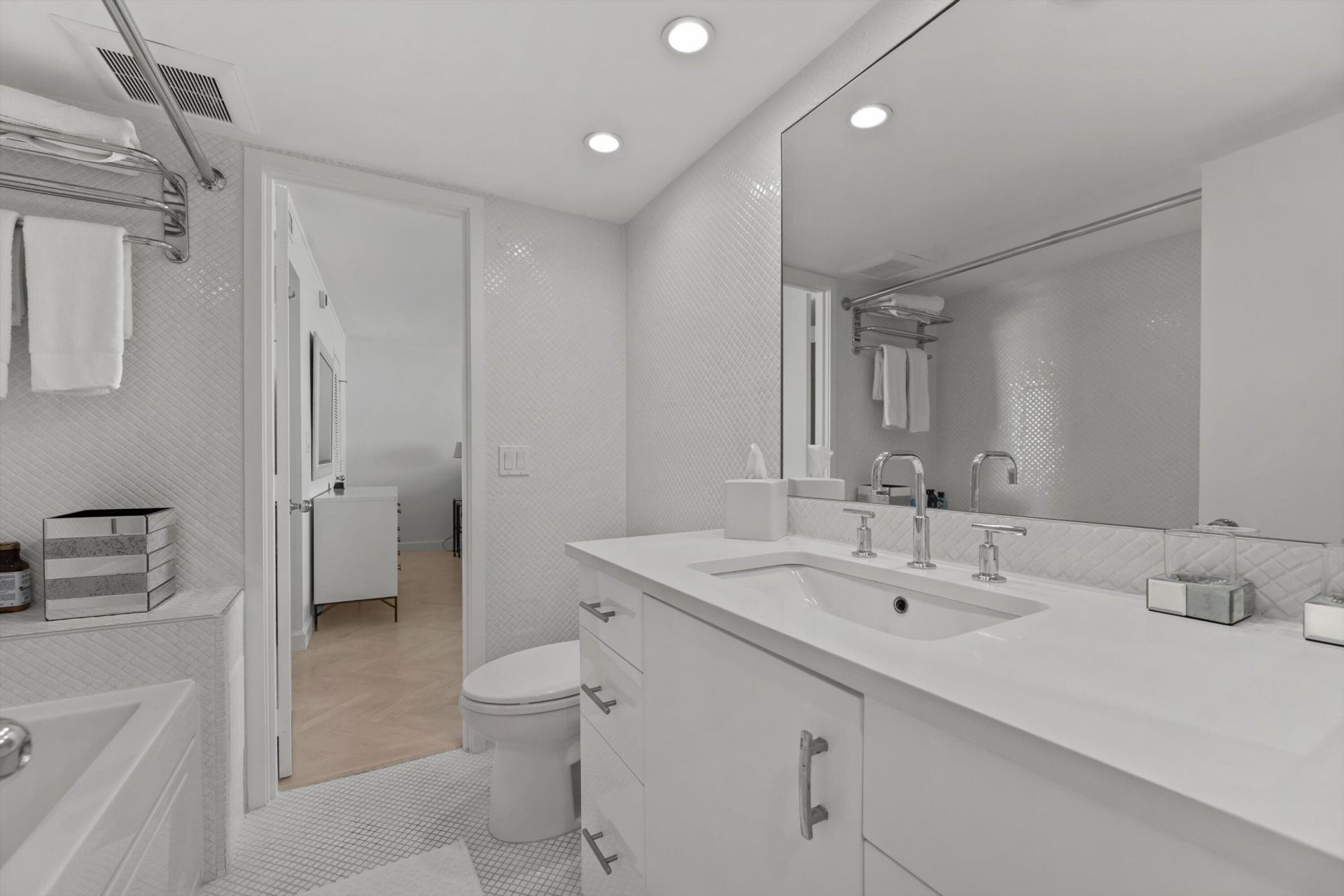 100 Sunrise Avenue, Unit 212, Palm Beach, FL 33480 Photo
