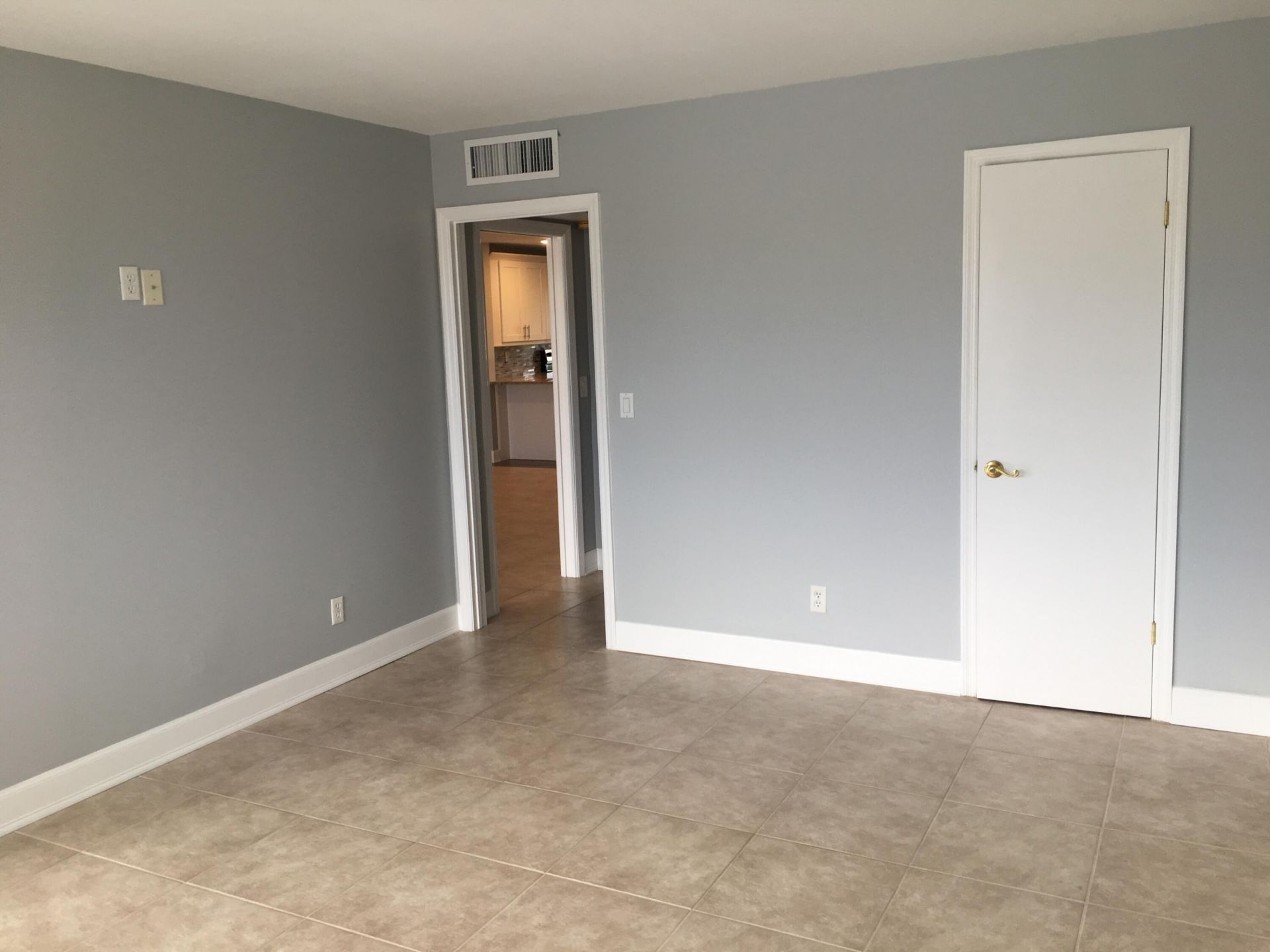 309 Lake Circle, Unit 202, North Palm Beach, FL 33408 Photo