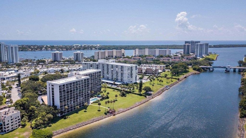 356 Golfview Road, Unit 405, North Palm Beach, FL 33408 Photo