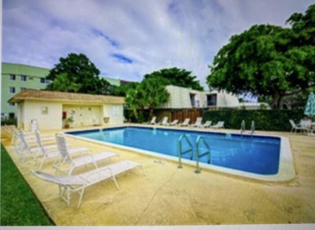 1700 Embassy Drive, Unit 105, West Palm Beach, FL 33401 Photo