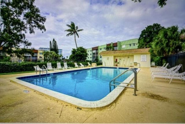 1700 Embassy Drive, Unit 105, West Palm Beach, FL 33401 Photo