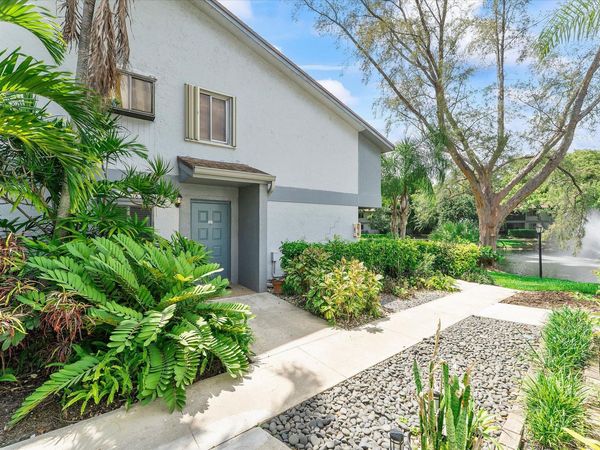 2705 S OAKLAND FOREST Drive, Unit 104, Oakland Park, FL 33309