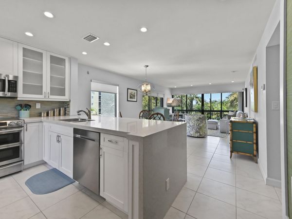 2550 Presidential Way, Unit 301, West Palm Beach, FL 33401