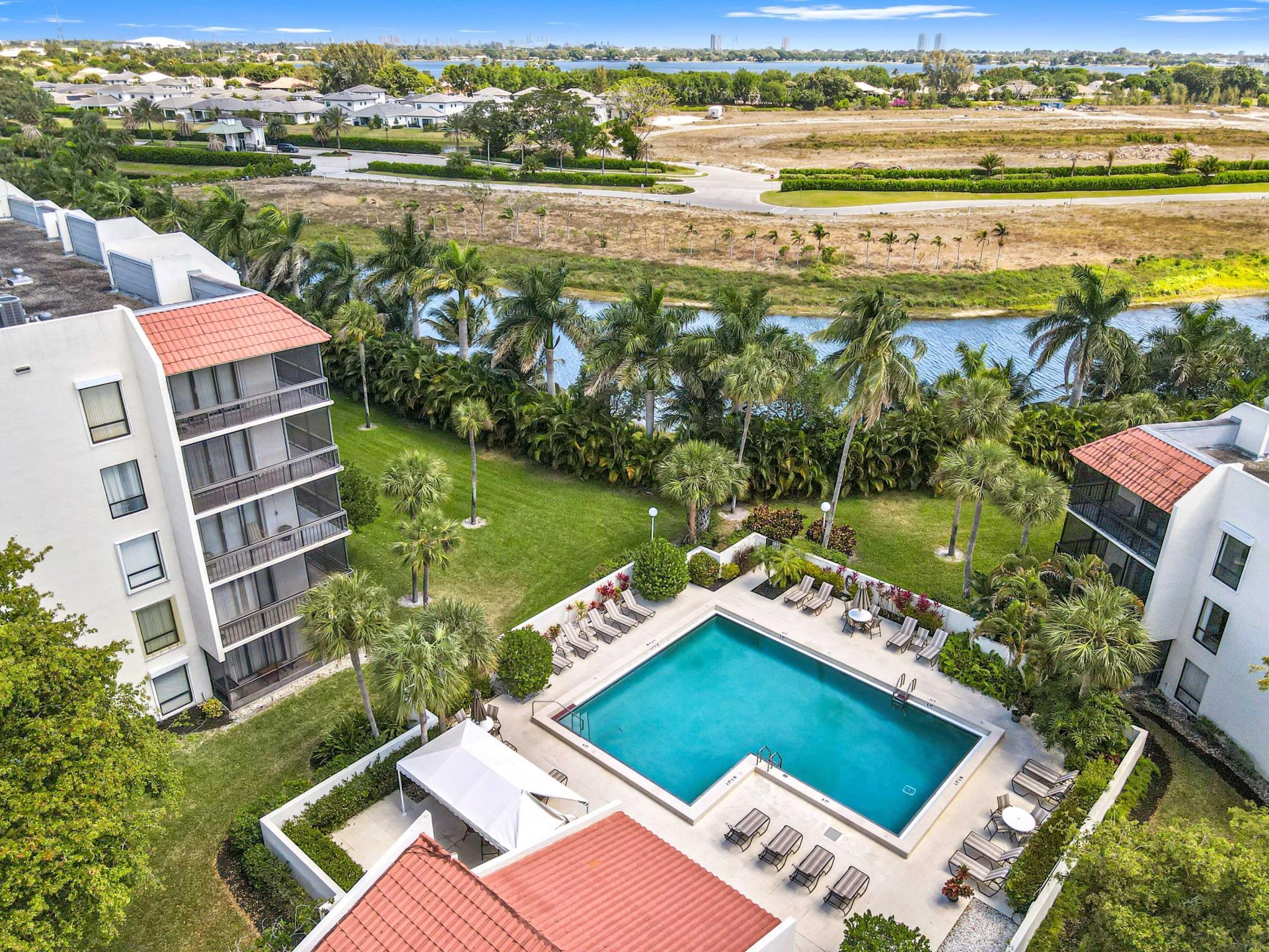 2550 Presidential Way, Unit 301, West Palm Beach, FL 33401 Photo
